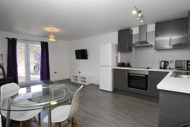 2 bed flat, Belgrave Lane, Mutley, Plymouth, PL47DA - Image 1